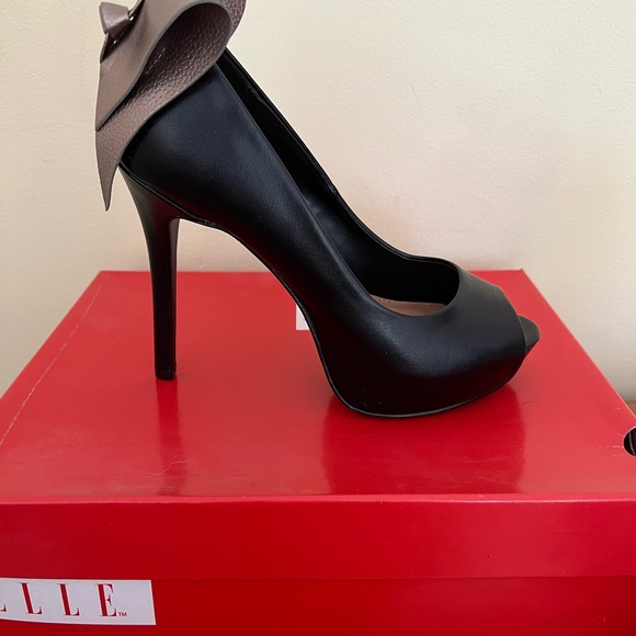 ELLE Kohls Anabelle black platform pump with pewter bow -6.5-NIB! - Picture 4 of 7